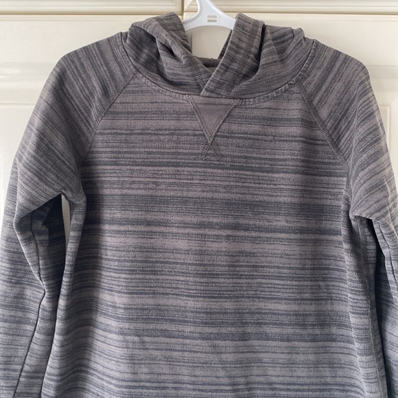 Joe Fresh Girl’s grey sweatshirt with hood - Picture 2 of 8